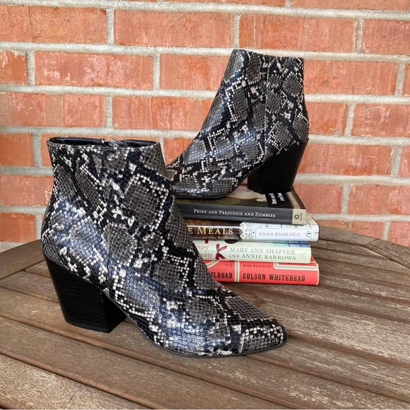 EUC Dolce Vita Grey & Black Snake Print Block Heel Booties Size 9 - Picture 1 of 9